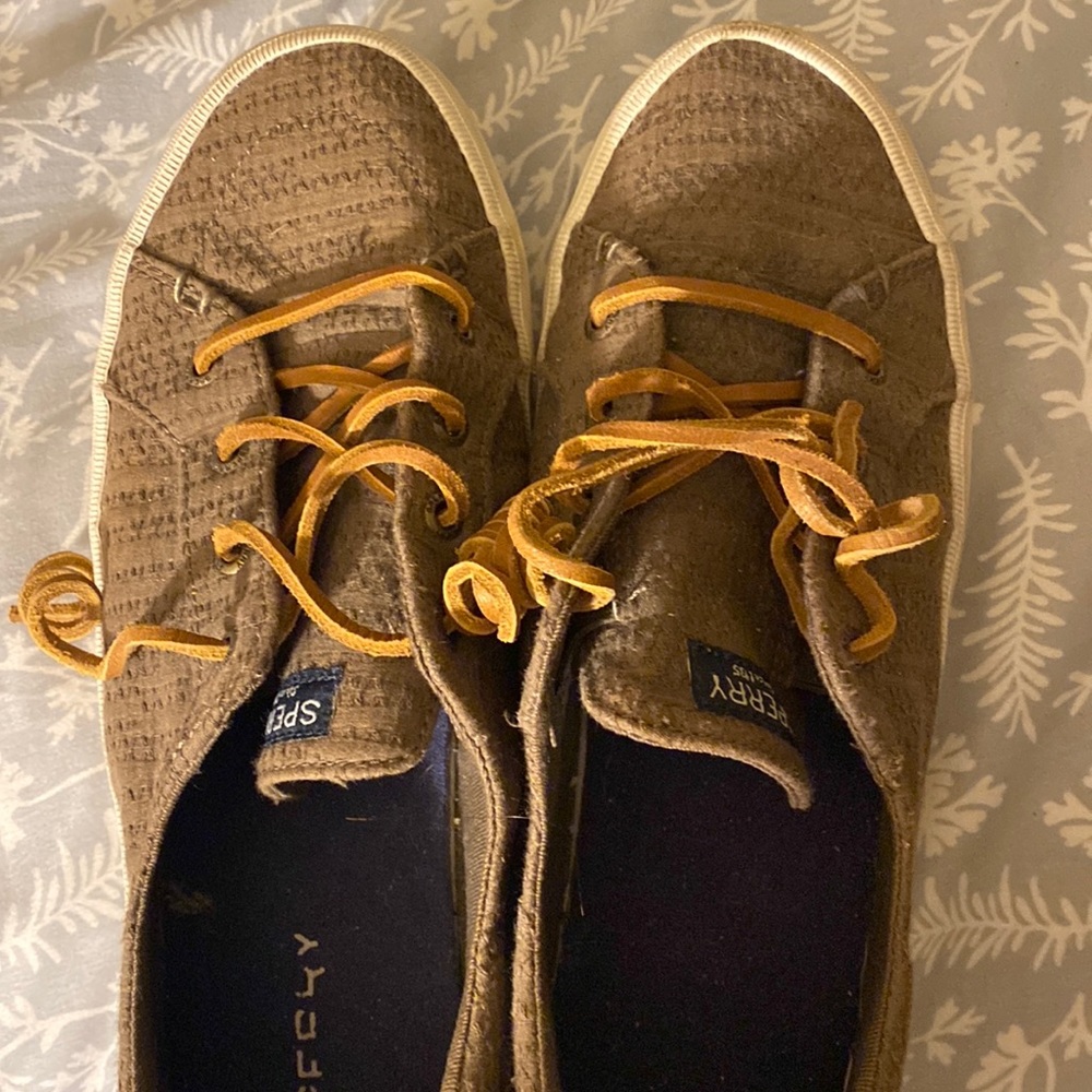 Olive canvas sneakers women’s size 9